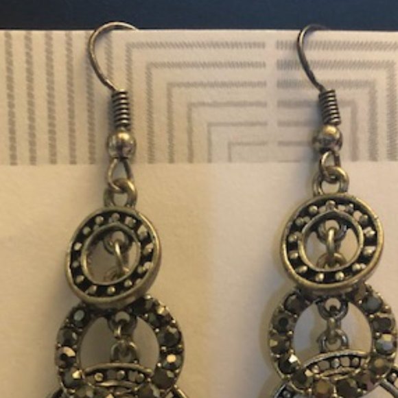 Black crystal pierced earrings - Picture 4 of 4